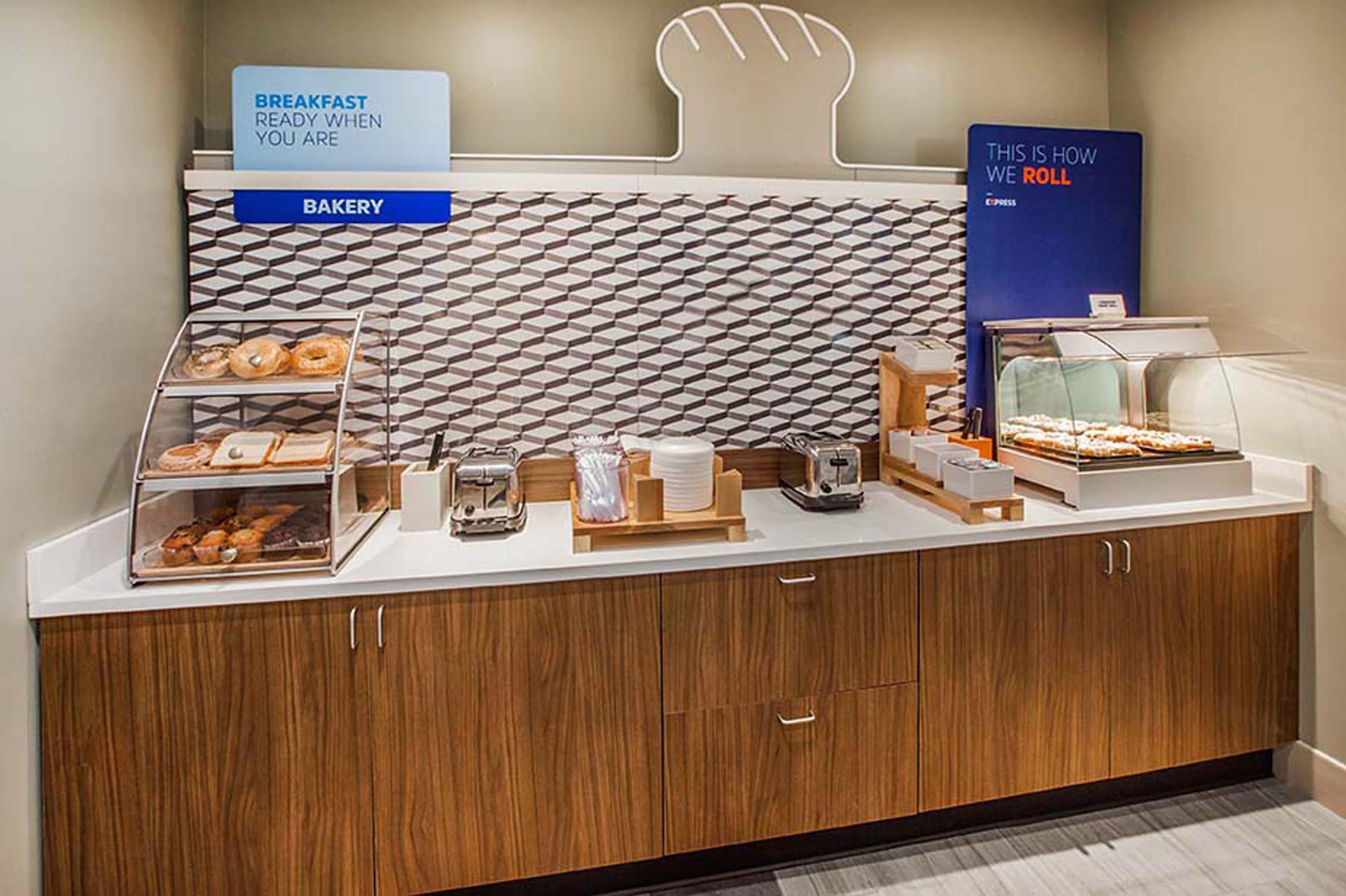 Holiday Inn Express & Suites Smithfield - Providence By Ihg Exteriör bild